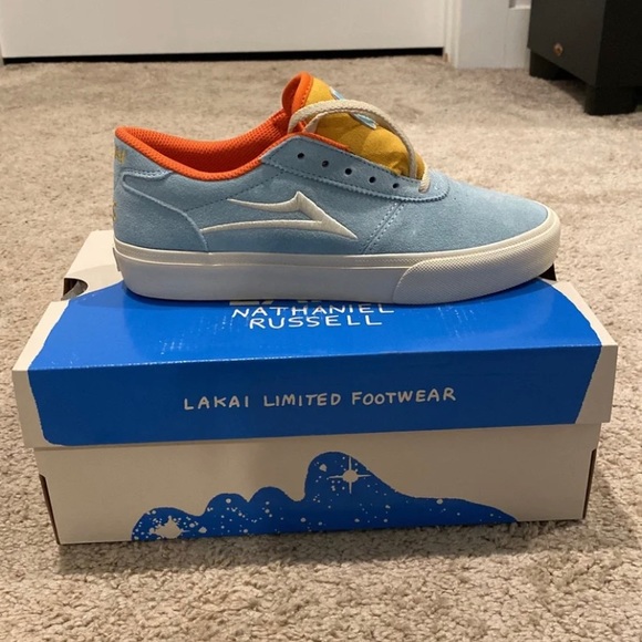 Limited Edition Lakais! - Picture 2 of 3